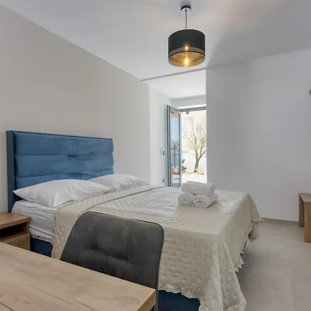 Sunrise Beachfront Ii 3* Πόρετς