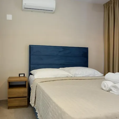 Sunrise Beachfront Ii Bed and Breakfast Πόρετς