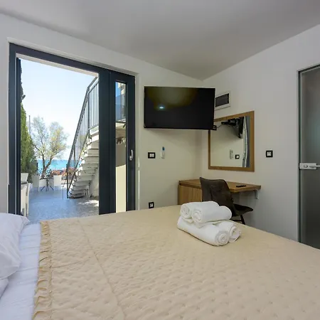 Sunrise Beachfront Ii 3* Πόρετς