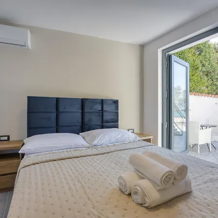 Sunrise Beachfront Ii Bed and Breakfast 3*